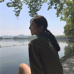 德阳私人伴游网带你看到天际，白色盐湖无际，蓝色天空无边
