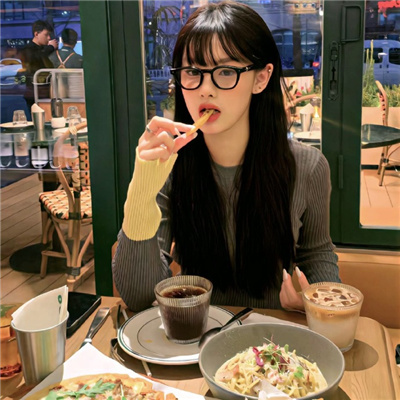 德阳伴游女生娄婷的资料