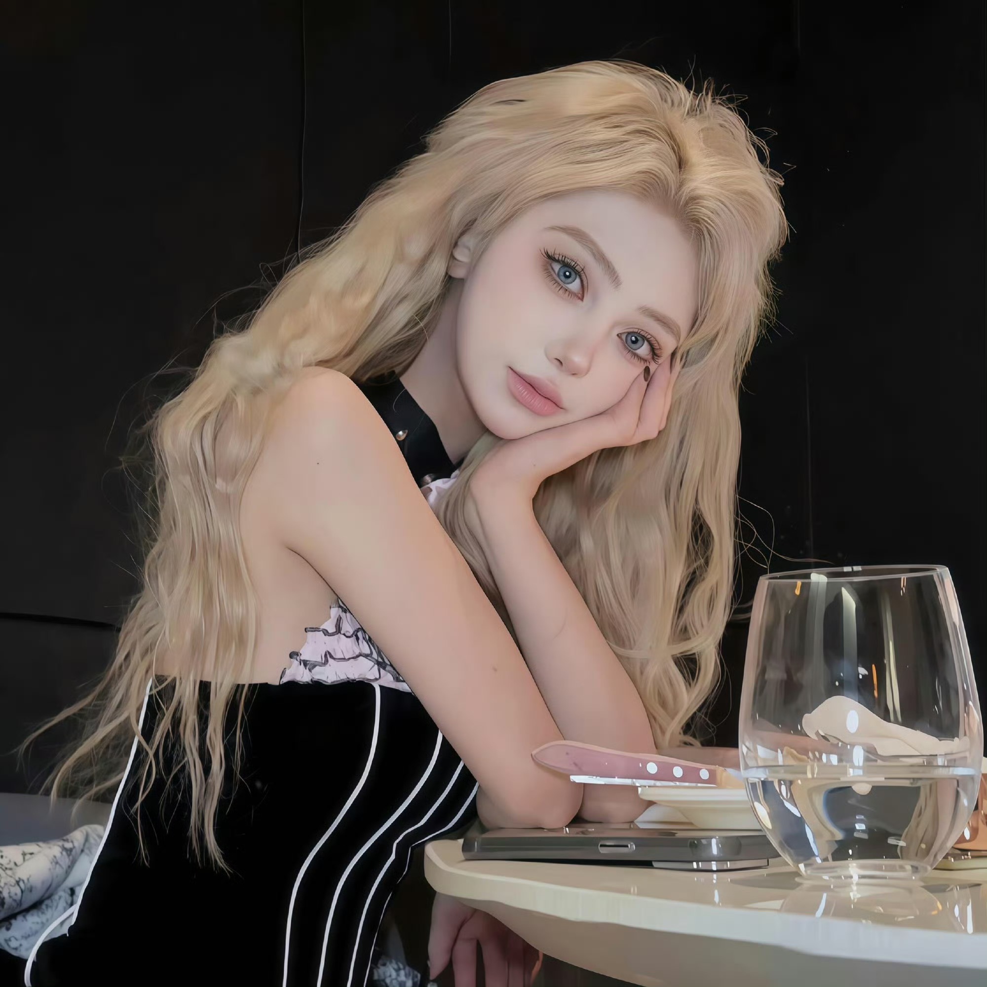 德阳伴游女生晨露的资料